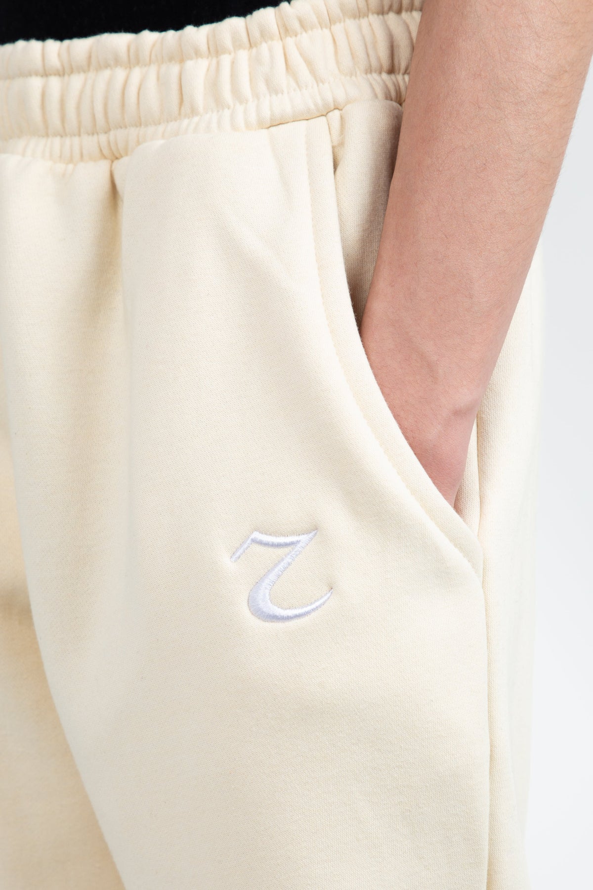 CREAMY JOGGER