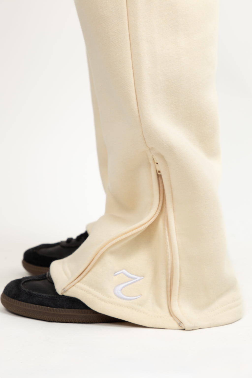CREAMY JOGGER